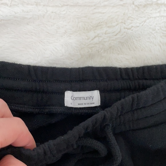 ARITZIA *Black* Pacquet Lounge Shorts - Picture 8 of 10